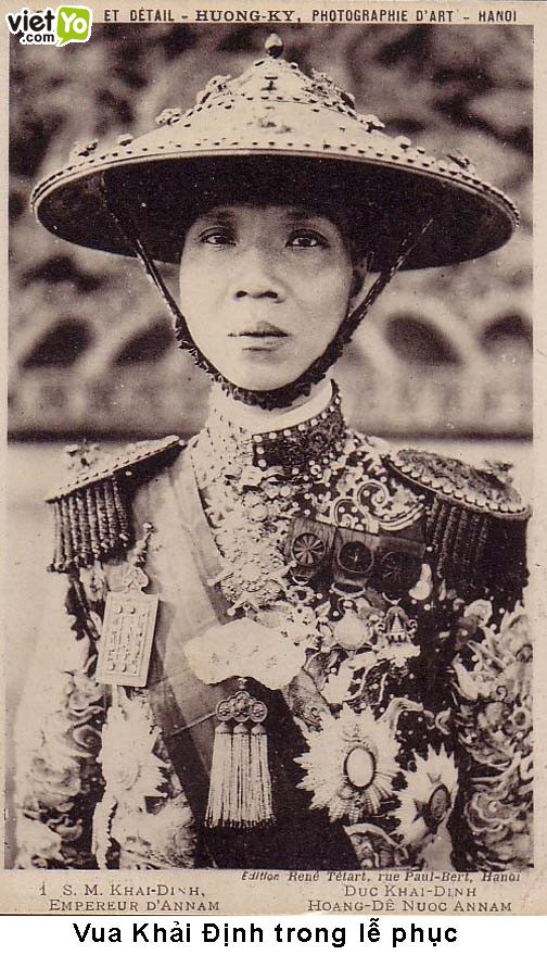11. Vua Khải Định ( 8 tháng 10, 1885 – 6 tháng 11, 1925), hay Nguyễn Hoằng Tông là vị Hoàng đế thứ mười hai nhà Nguyễn tronglịch sử Việt Nam, ở ngôi từ 1916 đến 1925 11. Vua Khải Định ( 8 tháng 10, 1885 – 6 tháng 11, 1925), hay Nguyễn Hoằng Tông là vị Hoàng đế thứ mười hai nhà Nguyễn tronglịch sử Việt Nam, ở ngôi từ 1916 đến 1925