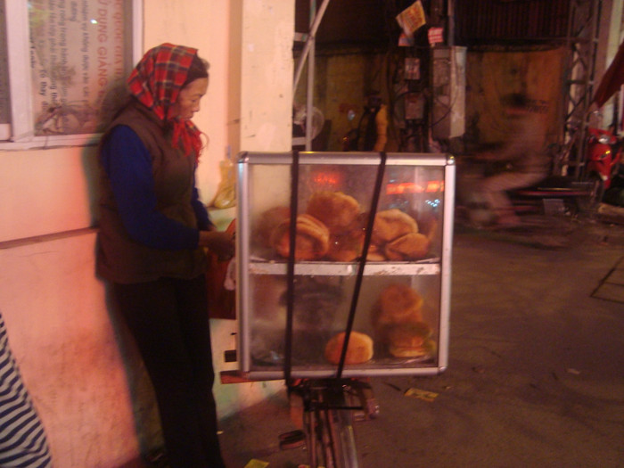 Vất vả mưu sinh. Vất vả mưu sinh.