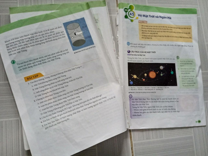 Một quyển sách sử dụng chưa hết năm đã hư hỏng, bong gáy - Ảnh tác giả cung cấp