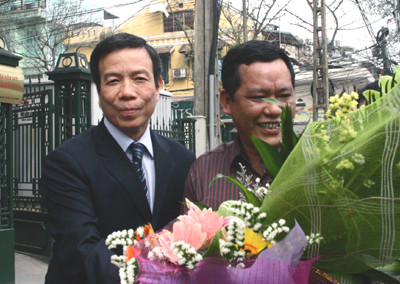 Ông Nguyễn Việt Tiến - nguyên Thứ trưởng Bộ Giao thông Vận tải được chúc mừng vì "trắng án". Ông Nguyễn Việt Tiến - nguyên Thứ trưởng Bộ Giao thông Vận tải được chúc mừng vì "trắng án".