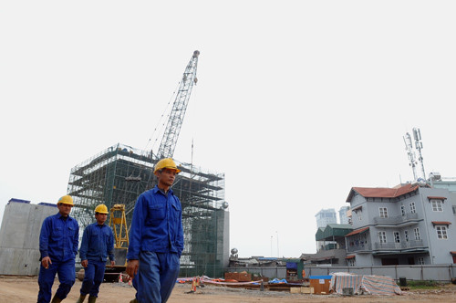 Với lý do phải thi công đường dẫn cầu Nhật Tân cầm chừng suốt 1,5 năm do mặt bằng chậm giải phóng, vừa qua nhà thầu Tokyu (Nhật Bản) đã đề nghị được bồi thường 200 tỷ đồng. Với lý do phải thi công đường dẫn cầu Nhật Tân cầm chừng suốt 1,5 năm do mặt bằng chậm giải phóng, vừa qua nhà thầu Tokyu (Nhật Bản) đã đề nghị được bồi thường 200 tỷ đồng.