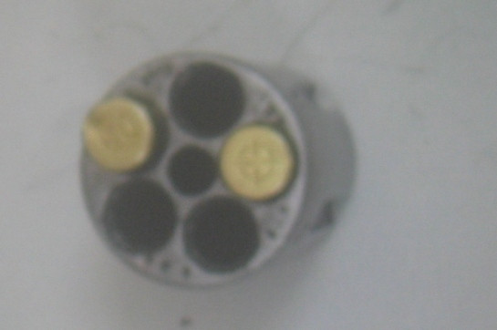 2 viên đạn sót lại trong ổ đạn 2 viên đạn sót lại trong ổ đạn