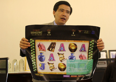 Luật sư Ngô Thanh Tùng: "Bằng chứng mà ông Ly Sam cung cấp cho tòa án không chứng minh ông này trúng thưởng hơn 55 triệu USD". Ảnh: Vũ Lê Luật sư Ngô Thanh Tùng: "Bằng chứng mà ông Ly Sam cung cấp cho tòa án không chứng minh ông này trúng thưởng hơn 55 triệu USD". Ảnh: Vũ Lê