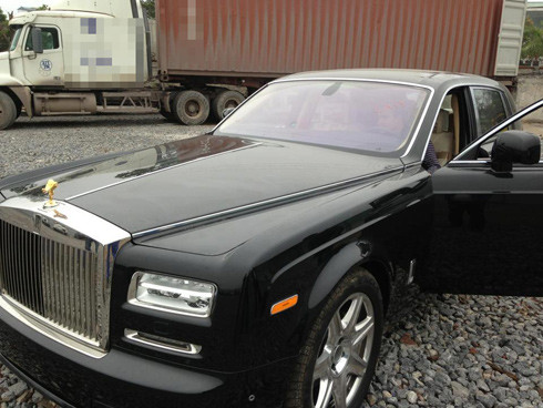 Hệ thống truyền động chứng kiến bước ngoặt đáng kể, hộp số tự động 8 cấp, vi sai sau mới. Kể từ khi ra mắt, đây được coi là những thay đổi quan trọng đầu tiên của dòng Phantom. Hệ thống truyền động chứng kiến bước ngoặt đáng kể, hộp số tự động 8 cấp, vi sai sau mới. Kể từ khi ra mắt, đây được coi là những thay đổi quan trọng đầu tiên của dòng Phantom.