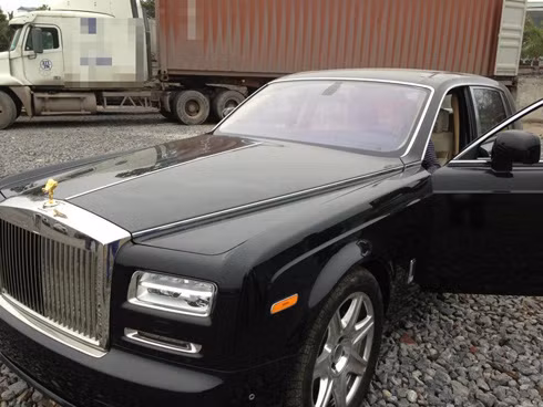 Hệ thống truyền động chứng kiến bước ngoặt đáng kể, hộp số tự động 8 cấp, vi sai sau mới. Kể từ khi ra mắt, đây được coi là những thay đổi quan trọng đầu tiên của dòng Phantom. Hệ thống truyền động chứng kiến bước ngoặt đáng kể, hộp số tự động 8 cấp, vi sai sau mới. Kể từ khi ra mắt, đây được coi là những thay đổi quan trọng đầu tiên của dòng Phantom.