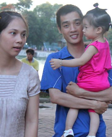 Những gia đình sinh con gái theo đúng chính sách, có thể sẽ được hỗ trợ tài chính. Ảnh minh họa: Minh Thùy. Những gia đình sinh con gái theo đúng chính sách, có thể sẽ được hỗ trợ tài chính. Ảnh minh họa: Minh Thùy.