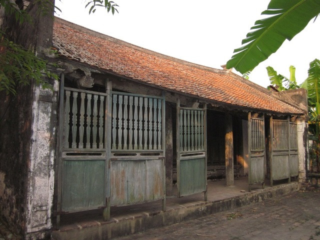 Ngôi nhà của Bá Kiến làng Vũ Đại thuộc xóm 11, xã Hòa Hậu, huyện Lý Nhân, Hà Nam. Ngôi nhà được xem như một chứng tích cuối cùng, của tập đoàn phong kiến Ngôi nhà của Bá Kiến làng Vũ Đại thuộc xóm 11, xã Hòa Hậu, huyện Lý Nhân, Hà Nam. Ngôi nhà được xem như một chứng tích cuối cùng, của tập đoàn phong kiến