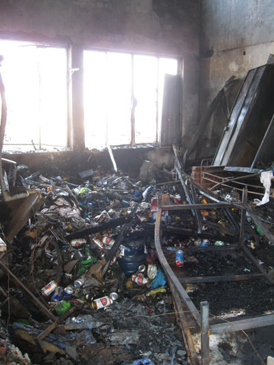 Đêm 16.2.2011, tại khu vực chợ cá đầu mối (xã Phước Đồng, TP Nha Trang, Khánh Hòa) thuộc Ban quản lý Cảng cá Hòn Rớ và chợ thủy sản Nam Trung bộ, đã xảy ra vụ cháy lớn. Ngọn lửa đã thiêu rụi toàn bộ hàng hóa ở 2 quầy tạp hóa và gần 10 phòng nhà nghỉ công nhân. Rất may, mọi người đã kịp chạy thoát ra ngoài. Đêm 16.2.2011, tại khu vực chợ cá đầu mối (xã Phước Đồng, TP Nha Trang, Khánh Hòa) thuộc Ban quản lý Cảng cá Hòn Rớ và chợ thủy sản Nam Trung bộ, đã xảy ra vụ cháy lớn. Ngọn lửa đã thiêu rụi toàn bộ hàng hóa ở 2 quầy tạp hóa và gần 10 phòng nhà nghỉ công nhân. Rất may, mọi người đã kịp chạy thoát ra ngoài.