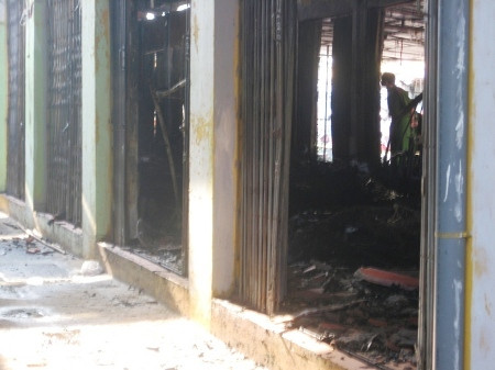 Rạng sáng 23.6.2011, trong chợ Đồng Tâm, phường Đồng Tâm, TP Vĩnh Yên, Vĩnh Phúc đã xảy ra hỏa hoạn. Một số tiểu thương cho biết, nguyên nhân của vụ hỏa hoạn nói trên có thể là do mâu thuẫn cá nhân giữa các tiểu thương với nhau. Việc đốt cháy dãy hàng quần áo đã khiến các tiểu thương thiệt hại hàng trăm triệu đồng. Rạng sáng 23.6.2011, trong chợ Đồng Tâm, phường Đồng Tâm, TP Vĩnh Yên, Vĩnh Phúc đã xảy ra hỏa hoạn. Một số tiểu thương cho biết, nguyên nhân của vụ hỏa hoạn nói trên có thể là do mâu thuẫn cá nhân giữa các tiểu thương với nhau. Việc đốt cháy dãy hàng quần áo đã khiến các tiểu thương thiệt hại hàng trăm triệu đồng.