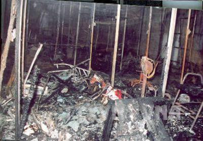 Vào lúc 23 giờ 5 phút ngày 24.3.2007 đã xảy ra vụ cháy tại chợ Quán Lau thuộc phường Trường Thi (thành phố Vinh, tỉnh Nghệ An). Có trên 100 hộ với gần 200 gian hàng bị ảnh hưởng, tổng thiệt hại ước tính nhiều tỷ đồng, trong đó 33 hộ tiểu thương buôn bán các mặt hàng mỹ phẩm, đồng hồ, giày dép, vải vóc, quần áo đã bị cháy rụi hoàn toàn. Vào lúc 23 giờ 5 phút ngày 24.3.2007 đã xảy ra vụ cháy tại chợ Quán Lau thuộc phường Trường Thi (thành phố Vinh, tỉnh Nghệ An). Có trên 100 hộ với gần 200 gian hàng bị ảnh hưởng, tổng thiệt hại ước tính nhiều tỷ đồng, trong đó 33 hộ tiểu thương buôn bán các mặt hàng mỹ phẩm, đồng hồ, giày dép, vải vóc, quần áo đã bị cháy rụi hoàn toàn.