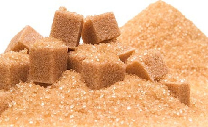 7. Đường đỏ giải độc: Đường đỏ có chứa thành phần mật đường đặc biệt, có công hiệu giải độc mạnh, có thể dẫn xuất melanin dư thừa qua lớp chân bì, rồi bài tiết qua các mô bạch huyết trên toàn thân, ngăn chặn sự sinh thành melanin từ đầu nguồn. Ngoài ra, đường đỏ có tác dụng chống oxy hóa mạnh và chỉnh sửa đối với tế bào, làm cho tế bào dưới da sinh trưởng nhanh sau khi giải độc. 7. Đường đỏ giải độc: Đường đỏ có chứa thành phần mật đường đặc biệt, có công hiệu giải độc mạnh, có thể dẫn xuất melanin dư thừa qua lớp chân bì, rồi bài tiết qua các mô bạch huyết trên toàn thân, ngăn chặn sự sinh thành melanin từ đầu nguồn. Ngoài ra, đường đỏ có tác dụng chống oxy hóa mạnh và chỉnh sửa đối với tế bào, làm cho tế bào dưới da sinh trưởng nhanh sau khi giải độc.