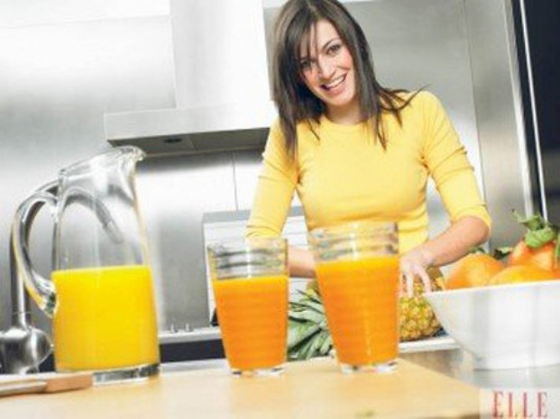 5. Một ngày uống một lượng vitamin nhất định để thải độc : Vitamin C, vitamin E đều có hiệu quả giải độc. Vitamin C mỗi ngày không quá 1g, nếu không sẽ làm cho axit dạ dày quá nhiều, ngoài ra còn ảnh hưởng cả đến khả năng sinh sản. Vitamin E mỗi ngày không quá 200mg, nếu không tác dụng phụ sẽ rất lớn, như bị teo cơ. 5. Một ngày uống một lượng vitamin nhất định để thải độc : Vitamin C, vitamin E đều có hiệu quả giải độc. Vitamin C mỗi ngày không quá 1g, nếu không sẽ làm cho axit dạ dày quá nhiều, ngoài ra còn ảnh hưởng cả đến khả năng sinh sản. Vitamin E mỗi ngày không quá 200mg, nếu không tác dụng phụ sẽ rất lớn, như bị teo cơ.