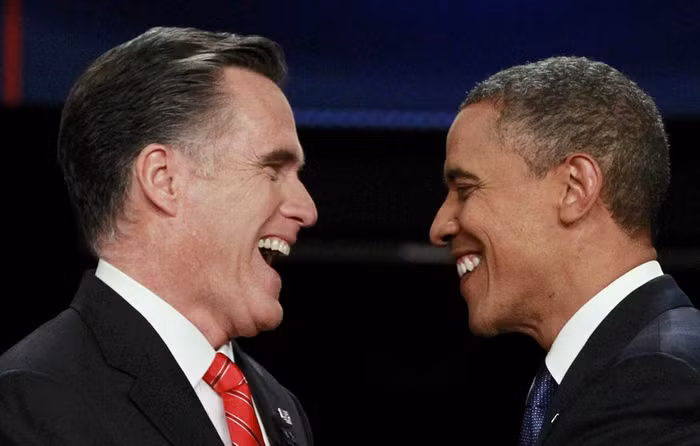 Ứng cử viên đảng Cộng hòa Mitt Romney và Tổng thống Barack Obama bắt tay tại buổi tranh luận trực tiếp trên truyền hình lần thứ nhất ở Denver, Colorado ngày 03/10. Ứng cử viên đảng Cộng hòa Mitt Romney và Tổng thống Barack Obama bắt tay tại buổi tranh luận trực tiếp trên truyền hình lần thứ nhất ở Denver, Colorado ngày 03/10.