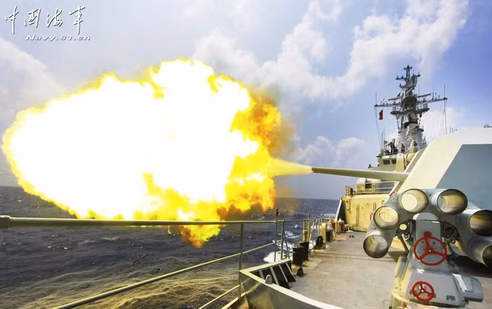 Tàu khu trục hạm đội Nam Hải diễn tập bắn đạn thật thời gian gần đây