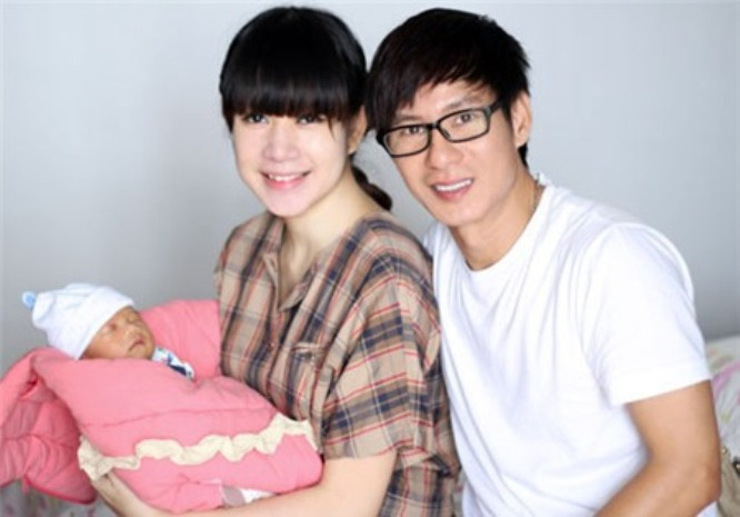 Minh Hà đã trở thành một người mẹ thảo hiền bên cạnh người chồng là Lý Hải Minh Hà đã trở thành một người mẹ thảo hiền bên cạnh người chồng là Lý Hải