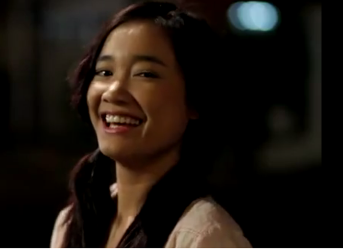 Gương mặt bầu bĩnh, nụ cười trong trẻo là điểm nhất đặc biệt của nhan sắc Nhã Phương. Diễn xuất của cô nàng tương đối tốt.