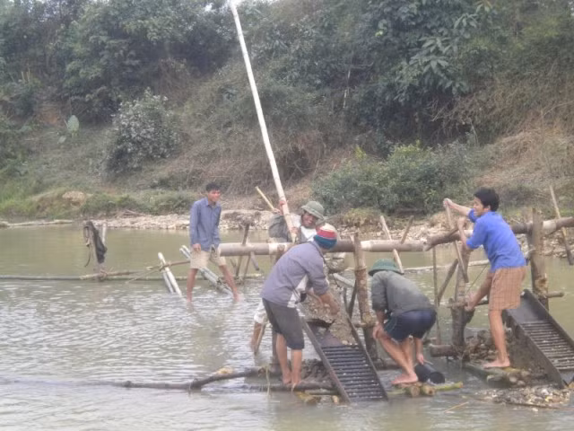 Ngâm mình dưới nước cả ngày nhưng không tìm được chút vàng nào là chuyện bình thường