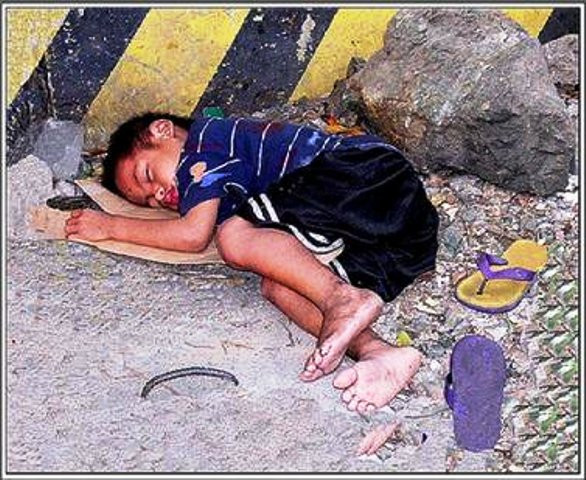 Trẻ em bị chăn dắt làm ăn xin sống qua ngày (Ảnh Bạn đọc) Trẻ em bị chăn dắt làm ăn xin sống qua ngày (Ảnh Bạn đọc)