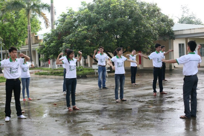 Bên cạnh đó đây cũng là cơ hội đào tạo, huấn luyện về kỹ năng mềm, kỹ năng sinh hoạt cộng đồng, kỹ năng làm việc nhóm cho các thí sinh lọt vào vòng chung kết “Sinh viên thanh lịch – tài năng” của HVKTQS 2012. Bên cạnh đó đây cũng là cơ hội đào tạo, huấn luyện về kỹ năng mềm, kỹ năng sinh hoạt cộng đồng, kỹ năng làm việc nhóm cho các thí sinh lọt vào vòng chung kết “Sinh viên thanh lịch – tài năng” của HVKTQS 2012.