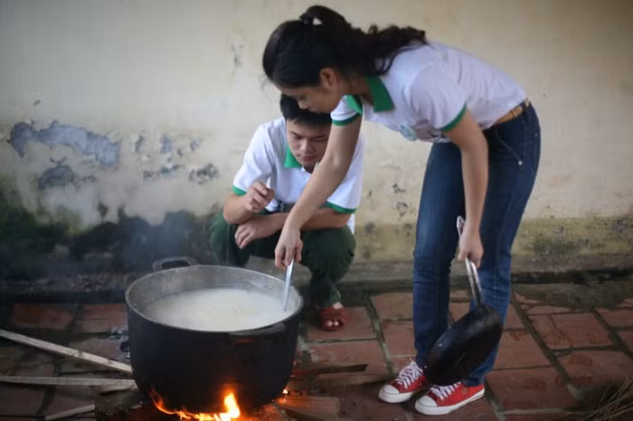 Các bạn đã tự tay nấu ăn như một món quà tri ân gửi đến các cựu chiến binh