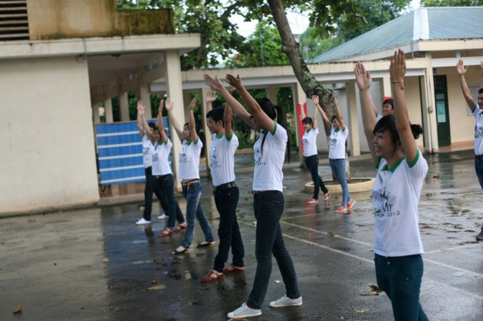 Những màn nhảy hiện đại sôi động được tập luyện ngay tại trung tâm đem đến một không khí vui vẻ cho nơi đây. Những màn nhảy hiện đại sôi động được tập luyện ngay tại trung tâm đem đến một không khí vui vẻ cho nơi đây.