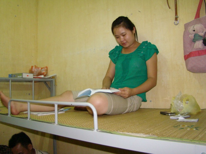 Sĩ tử chăm chỉ ôn luyện bài trong tâm trạng khá thoải mái. Sĩ tử chăm chỉ ôn luyện bài trong tâm trạng khá thoải mái.