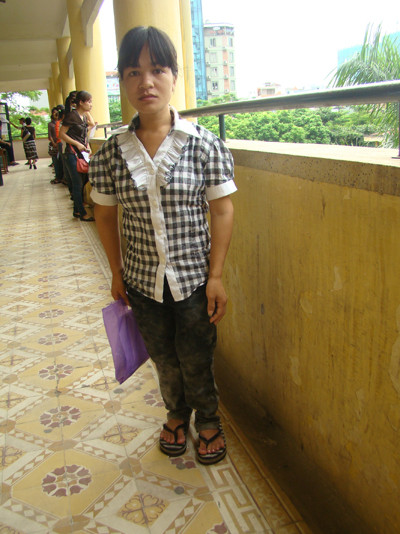 Thí sinh Hướng Thị Chính, tật nguyền nhưng em vẫn quyết tâm thi đỗ đại học