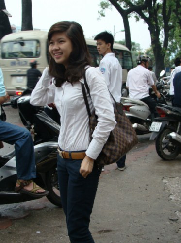 Thí sinh dự thi ĐH 2012 (Ảnh Bích Thảo) Thí sinh dự thi ĐH 2012 (Ảnh Bích Thảo)