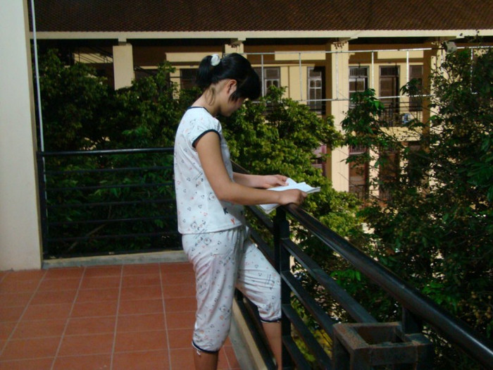 Không gian yên tĩnh và thoáng mát của chùa là điều kiện lí tưởng để các sĩ tử tranh thủ ôn lại bài. Không gian yên tĩnh và thoáng mát của chùa là điều kiện lí tưởng để các sĩ tử tranh thủ ôn lại bài.