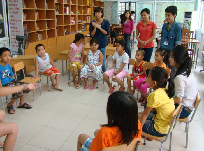 Sự háo hức của các bệnh nhi, vòng tròn chia làm 2 đội trong đó Hiên An cùng chị Thanh Hiên về cùng một đội, Thanh Nguyên và chị họ về "phe đối lập". >>BẤM ĐÂY XEM CẬP NHẬT ĐIỂM THI ĐẠI HỌC, CAO ĐẲNG NHANH NHẤT 2012 Sự háo hức của các bệnh nhi, vòng tròn chia làm 2 đội trong đó Hiên An cùng chị Thanh Hiên về cùng một đội, Thanh Nguyên và chị họ về "phe đối lập". >>BẤM ĐÂY XEM CẬP NHẬT ĐIỂM THI ĐẠI HỌC, CAO ĐẲNG NHANH NHẤT 2012