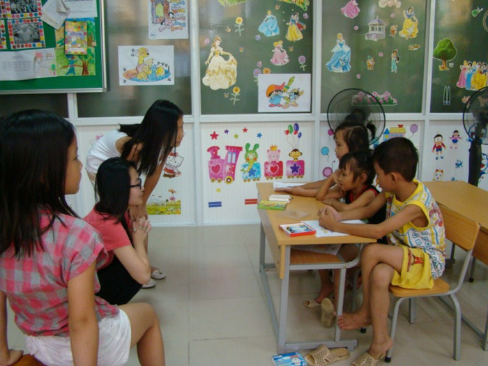 Ba cô con gái nhà GS Châu rất có tố chất "gõ đầu trẻ" Ba cô con gái nhà GS Châu rất có tố chất "gõ đầu trẻ"