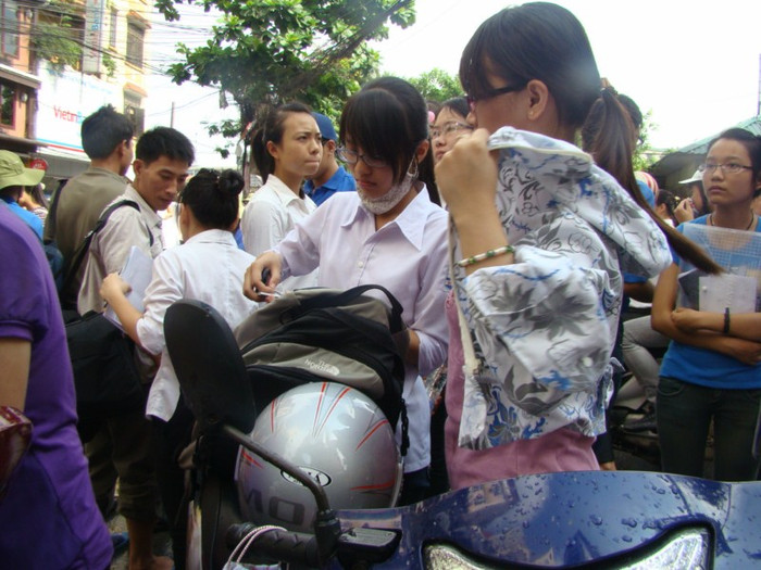 Sĩ tử chuẩn bị ba lô, áo mũ lên đường về quê Xem đáp án môn Vật lí - Xem đáp án môn Toán - Xem đáp án môn Hóa - Xem đáp án môn Ngoại ngữ Khối A1