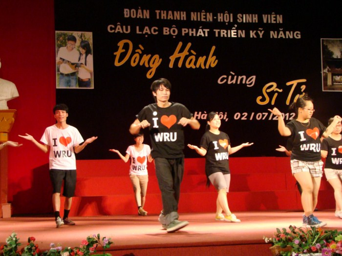 Chương trình Đồng hành cùng sĩ tử lần thứ 4 của trường ĐH Thủy Lợi đã diễn ra sôi nổi trước ngày các sĩ tử bước vào kì thi tuyển sinh ĐH. Chương trình nhằm hộ trợ, tư vấn, giải đáp thông tin về thi cử cũng như tâm lí cho sĩ tử thi vào trường ĐH Thủy Lợi. Những màn nhảy hiện đại của sinh viên Thủy Lợi như màn chào đón sôi động dành cho các sĩ tử thi vào trường. Chương trình Đồng hành cùng sĩ tử lần thứ 4 của trường ĐH Thủy Lợi đã diễn ra sôi nổi trước ngày các sĩ tử bước vào kì thi tuyển sinh ĐH. Chương trình nhằm hộ trợ, tư vấn, giải đáp thông tin về thi cử cũng như tâm lí cho sĩ tử thi vào trường ĐH Thủy Lợi. Những màn nhảy hiện đại của sinh viên Thủy Lợi như màn chào đón sôi động dành cho các sĩ tử thi vào trường.