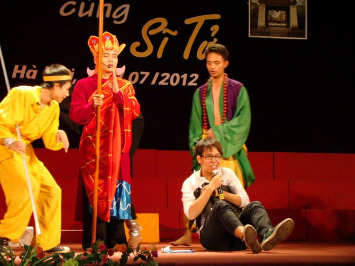 Chương trình còn đặc biệt hơn bởi vở kịch Tân Tây du kí nói về sĩ tử đi thi Chương trình còn đặc biệt hơn bởi vở kịch Tân Tây du kí nói về sĩ tử đi thi