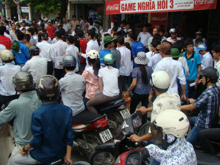 Sự đông đúc mỗi lúc một tăng Xem đáp án ĐH Khối A, môn Vật lí - Xem đáp án ĐH Khối A, môn Toán - Xem đáp án DH Khối A, môn Hóa