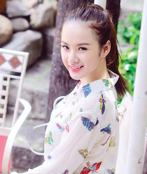 Phương Trinh không đem tôn giáo để Pr