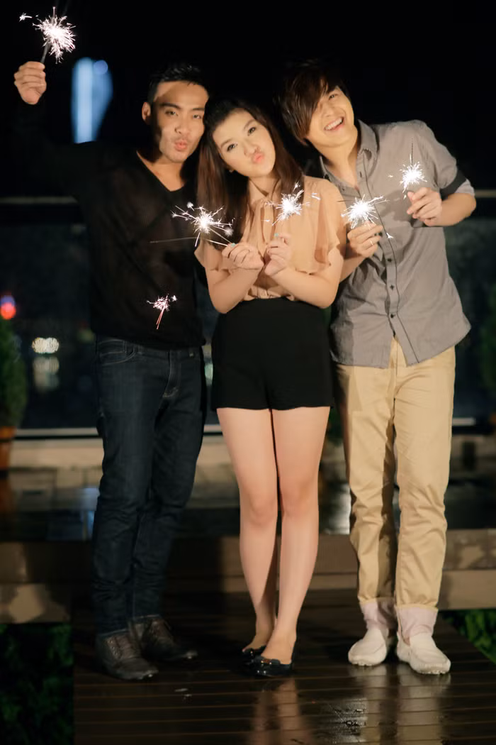 3 "nhân tố" chính của album: Ca sĩ thể hiện - Wanbi Tuấn Anh, diên viễn nữ chính: Quỳnh Mi, em gái Wanbi. Nam diễn viên chính: DJ Dustin Nguyễn