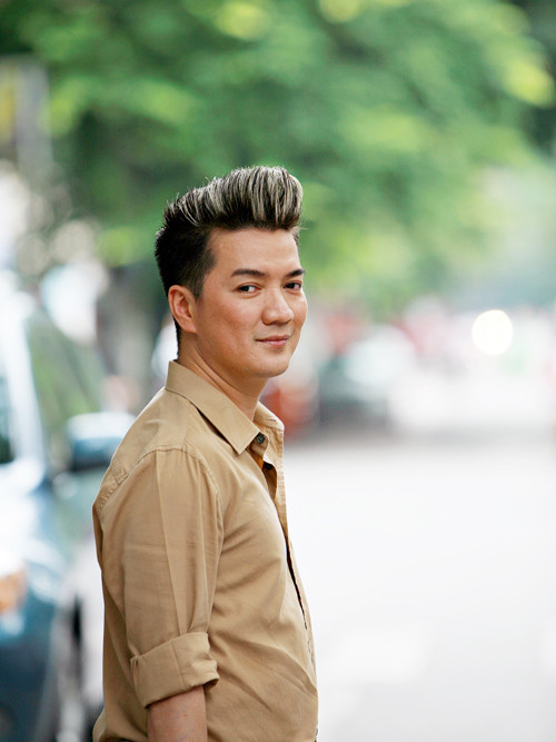 Sau thành công của liveshow 'Số phận' diễn ra ngày 21-22/7 vừa qua tại TP HCM, Đàm Vĩnh Hưng tiếp tục mang chương trình ra Hà Nội. Tại thủ đô, chương trình diễn ra lúc 20h ngày 28/7 tại trung tâm hội nghị quốc gia.