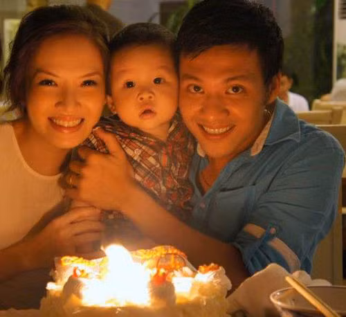 Gia đình đã tổ chức 1 bữa tiệc ấm cúng mừng cậu quý tử sang tuổi mới