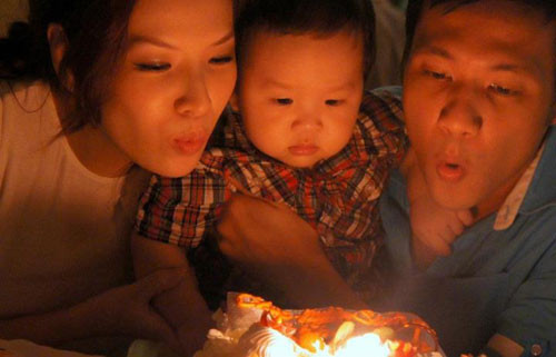 Cả nhà cùng thổi nến Cả nhà cùng thổi nến