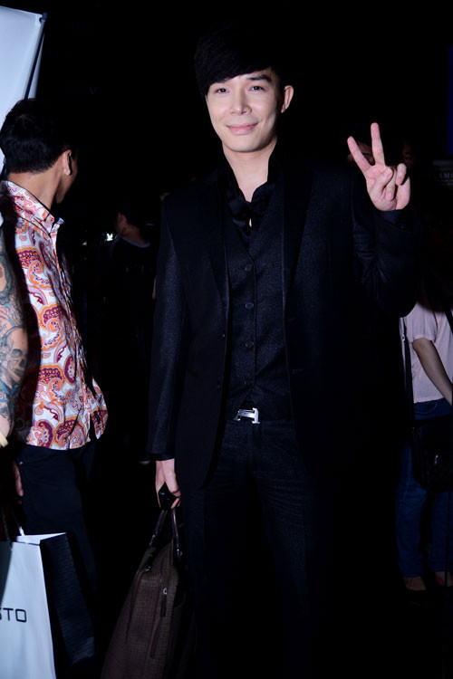 Nathan Lee ăn mặc lịch lãm đến chúc mừng nữ ca sĩ "xấu lạ".