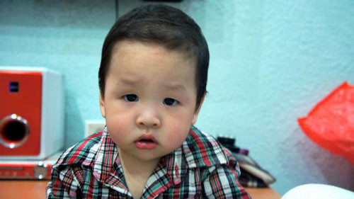 Cận cảnh khuôn mặt thiên thần của cậu bé Cận cảnh khuôn mặt thiên thần của cậu bé