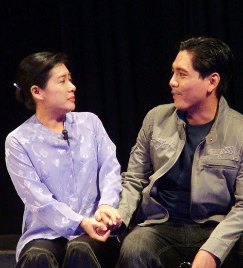 NS Thanh Thủy và NSƯT Đức Thịnh trong vở Nhân danh công lý (Kịch Phú Nhuận). NS Thanh Thủy và NSƯT Đức Thịnh trong vở Nhân danh công lý (Kịch Phú Nhuận).