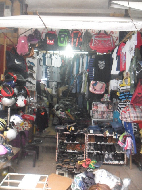 Gian hàng tạp hóa nhỏ của con dâu NS Trần Hạnh . Gian hàng tạp hóa nhỏ của con dâu NS Trần Hạnh .