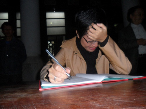 Phải rất khó khăn để kìm nén cảm xúc cô mới có thể ghi đươc đôi dòng tiễn biệt nghệ sĩ Văn Hiệp.