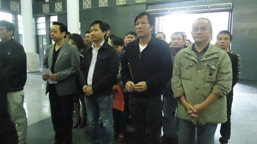 Đông đảo nghệ sĩ, diễn viên, đạo diễn... tới đưa tiễn "trưởng thôn" Văn Hiệp.