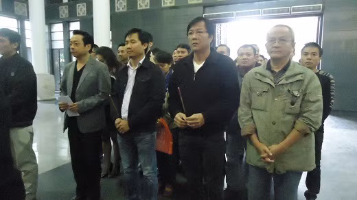 Đông đảo nghệ sĩ, diễn viên, đạo diễn... tới đưa tiễn "trưởng thôn" Văn Hiệp.