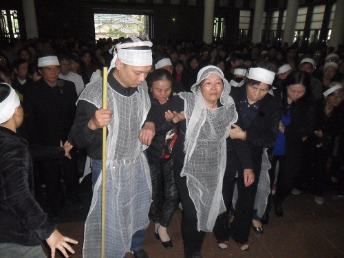 Tang lễ của nghệ sĩ hài Văn Hiệp diễn ra từ 9h-11h30 sáng 11/4/2013 trong không khí trọng thể.