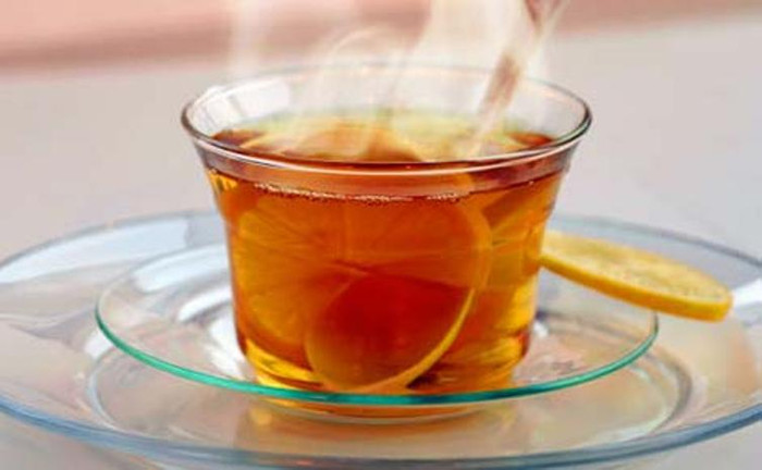 5. Trà nóng, canh nóng và cháo nóng: Trà nóng và canh nóng giúp bổ sung lượng nước cho cơ thể và giữ ẩm đường hô hấp. Nếu bị cảm lạnh hoặc cúm, đừng quên ăn súp gà. Theo một nghiên cứu, súp gà có thể đẩy nhanh dòng chảy chất nhầy trong cơ thể nhanh hơn các loại canh nóng khác.