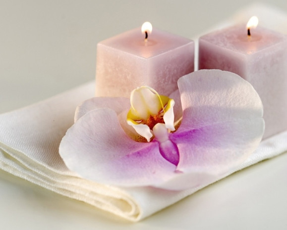 1. Sản phẩm có mùi thơm: Có vô số sản phẩm gia dụng mang lại mùi thơm mà chúng ta sử dụng hàng ngày nhưng không hề biết chúng rất có hại cho sức khỏe, như sáp khử mùi và nước hoa xịt phòng, chất tẩy rửa có mùi thơm. Nhiều người thích sử dụng sản phẩm có mùi thơm ở nhà để làm cho ngôi nhà của họ có mùi thơm. 1. Sản phẩm có mùi thơm: Có vô số sản phẩm gia dụng mang lại mùi thơm mà chúng ta sử dụng hàng ngày nhưng không hề biết chúng rất có hại cho sức khỏe, như sáp khử mùi và nước hoa xịt phòng, chất tẩy rửa có mùi thơm. Nhiều người thích sử dụng sản phẩm có mùi thơm ở nhà để làm cho ngôi nhà của họ có mùi thơm.